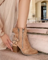 светло-коричневый || коричневый