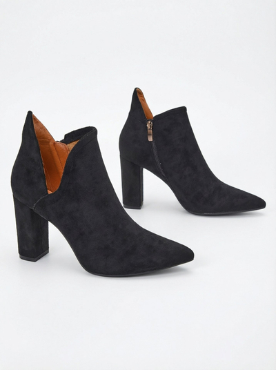 Black boots with cut from Alania - Footwear