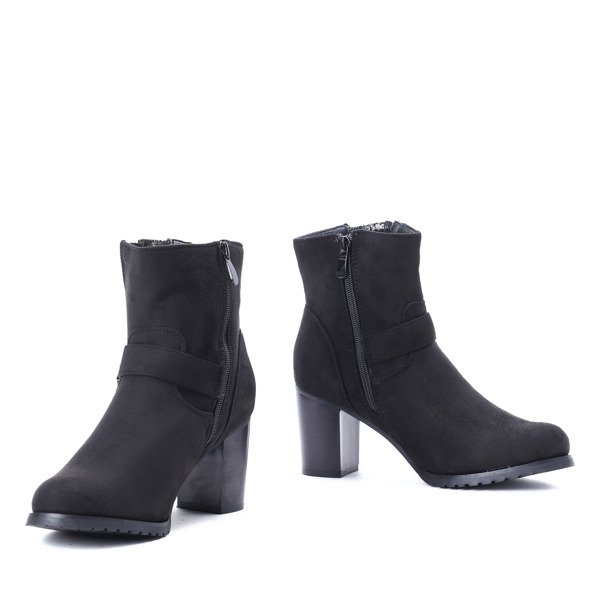 Czarne botki na słupki - Obuwie