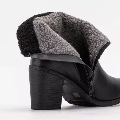 OUTLET Black women's boots on a post with a sheepskin Erike - Footwear