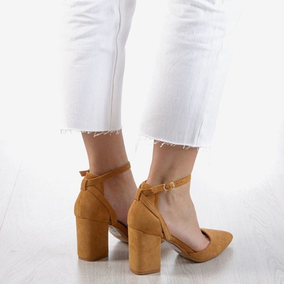 OUTLET Brown, cut-out pumps on a higher post. Party Time - Footwear