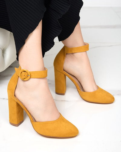 OUTLET Mustard women's sandals on the Nastio post - Footwear