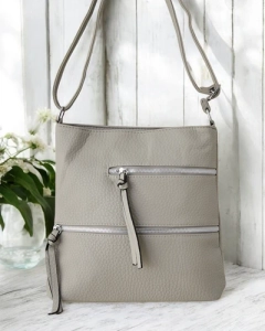 Gaiši pelēks || szary