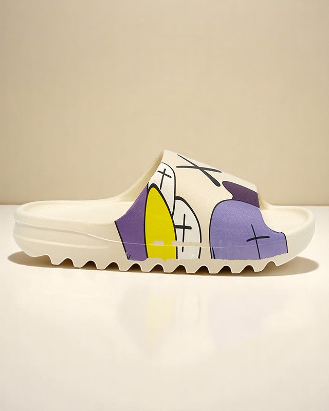 Royalfashion Кремовые резиновые шлепанцы для женщин с принтом Pfizz