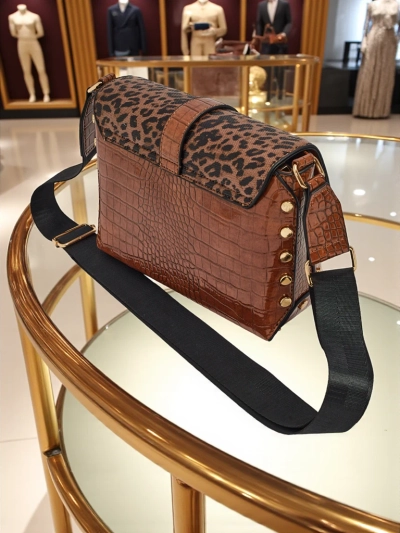 Kiiltäväpintainen pieni naisten eko nahkalaukku Panthere Mist