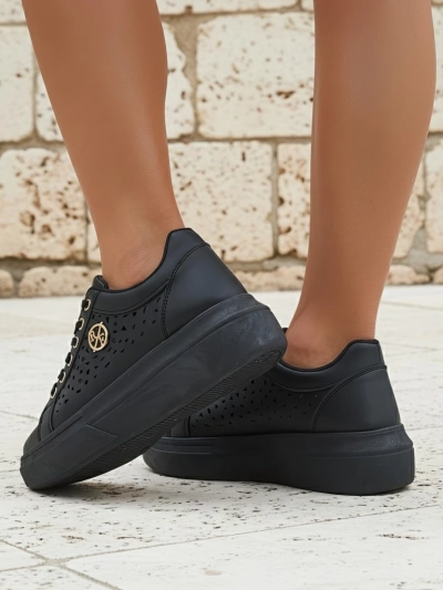 Женские кроссовки Kalista Nero – черные платформы из экокожи, весенняя коллекция