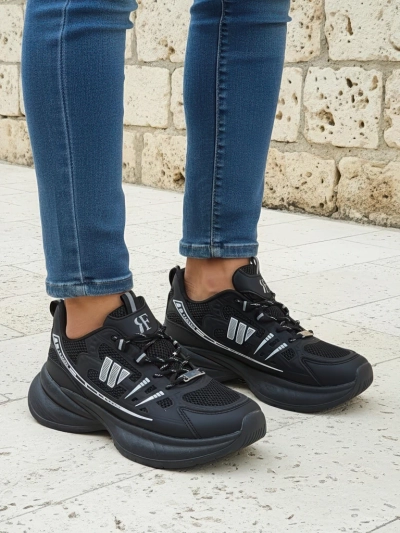 Športni ženski čevlji Royalfashion Hypatia črni s plosko peto 5 cm