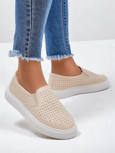 Royalfashion Sieviešu perforētie slip-on apavi Emillia