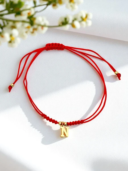 Женский браслет с буквой N
