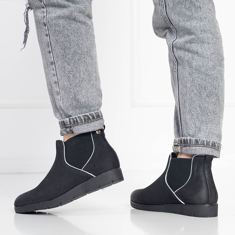 OUTLET Элегантные женские сапоги черные Zulla- Обувь