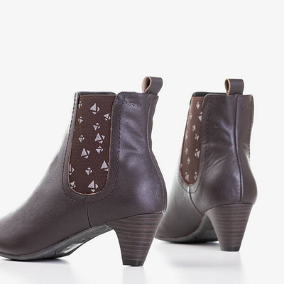 Dark brown women's ankle boots with geometric patterns Alynca - Shoes