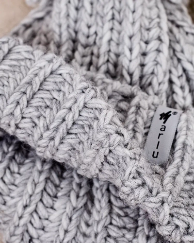 Royalfashion Women's knitted hat with pompom