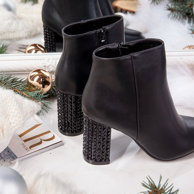 Black boots on a higher post with studs Tevassa - Footwear