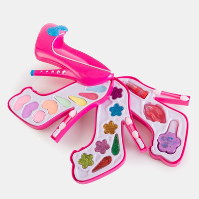 A set of cosmetics for a girl - Toys