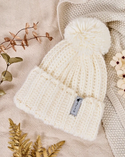 Royalfashion Women's knitted hat with pompom