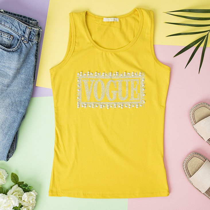 Желтый женский топ со стразами