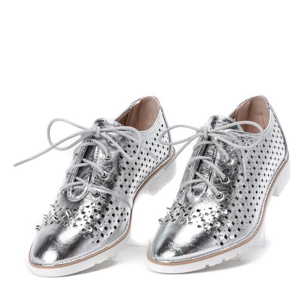 Ażurowe półbuty z ćwiekami w kolorze srebrnym Morris - Obuwie
