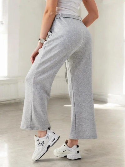 Royalfashion Plašas sieviešu auduma bikses ar dekoratīvu jostu