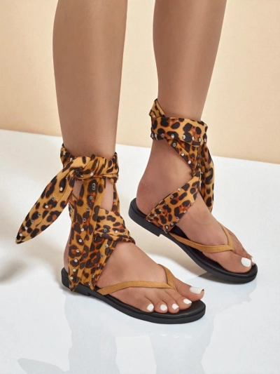 Royalfashion Sieviešu iešļūcenes ar dekoratīvu siksniņu Safari Sweet