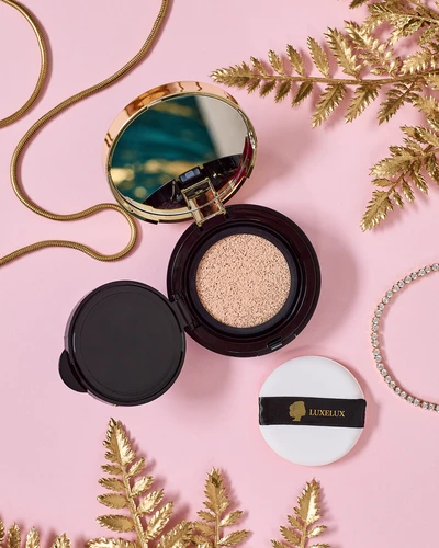 Luxelux presētā pūdera sejai kompaktā ar spoguli 15 g