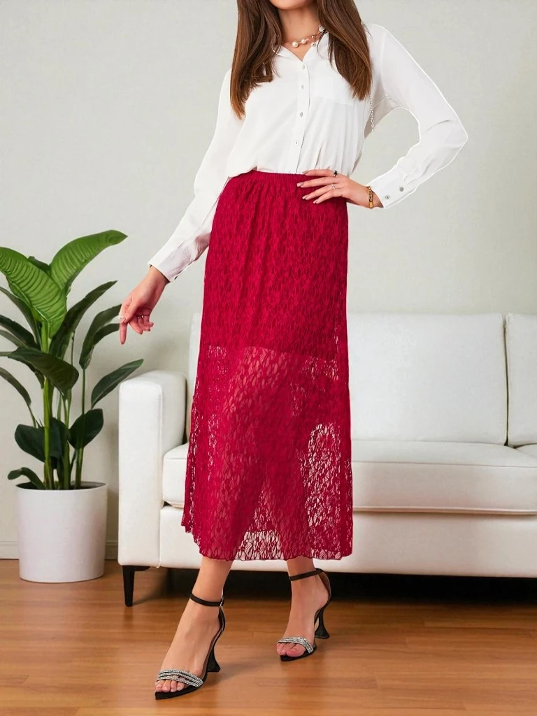 Royalfashion Sieviešu vidēja garuma svārki ar mežģi