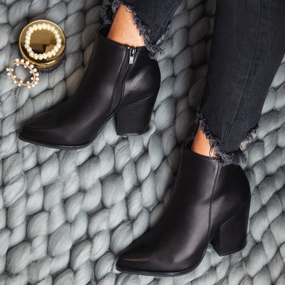 Black ankle boots on the post Shani - Shoes