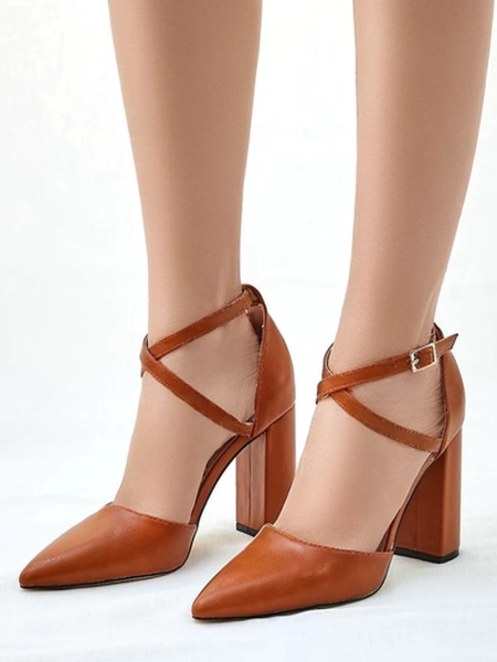 Royalfashion Women's pumps with crossed straps Eurolias