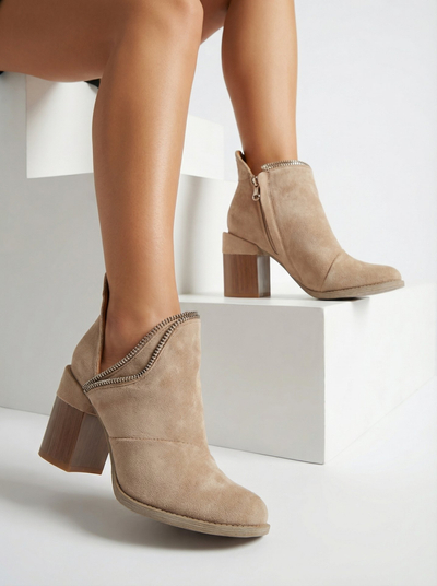 Light brown women's insulated boots on a post Mukis - Footwear