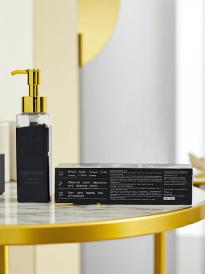 LUXELUX Отбеливающая зубная паста с таурином и активированным углем