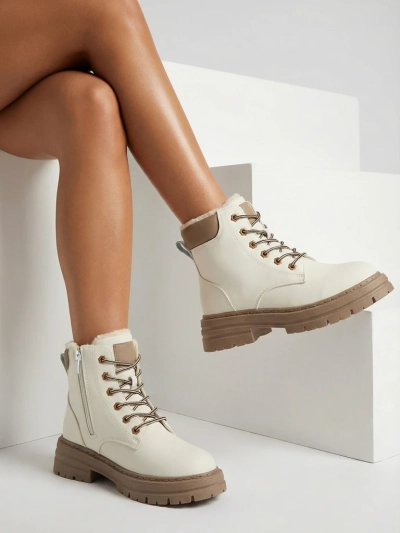 Royalfashion White women's insulated trapper boots Radoras