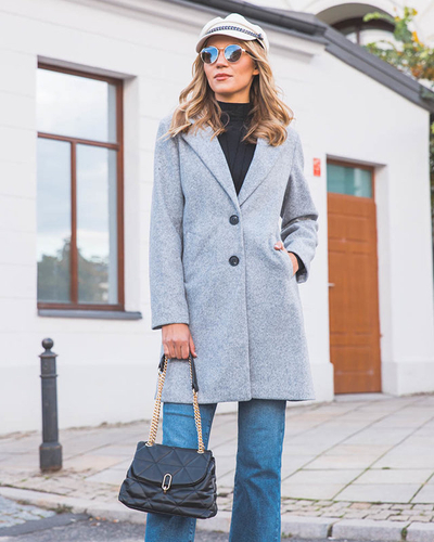 Женское пальто длиной до колен светло-серого цвета- Одежда