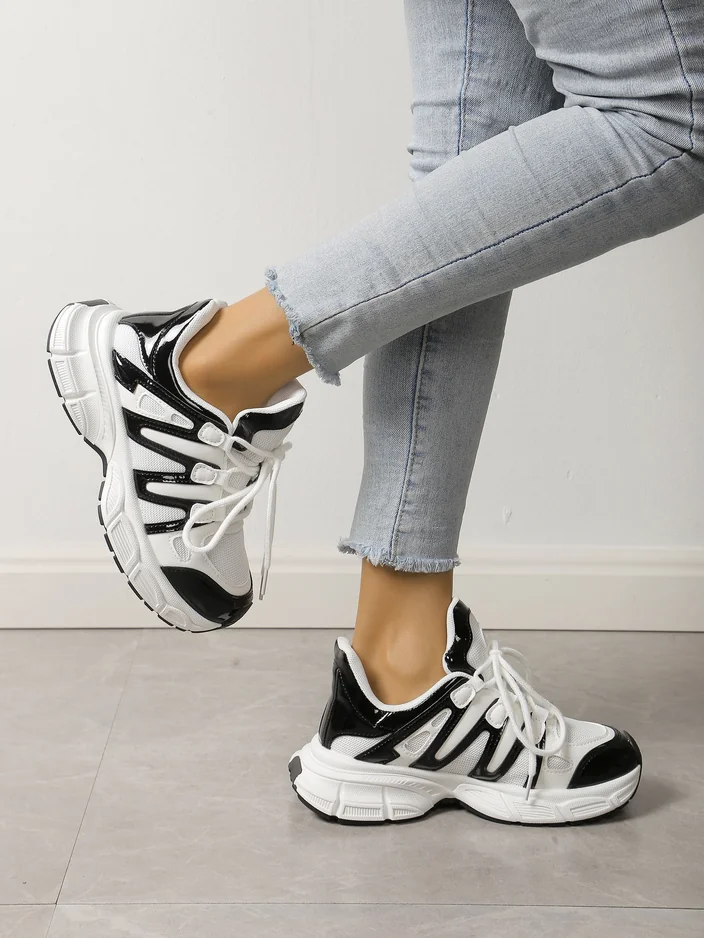 Royalfashion Women's sporty sneakers on a thicker sole Loness