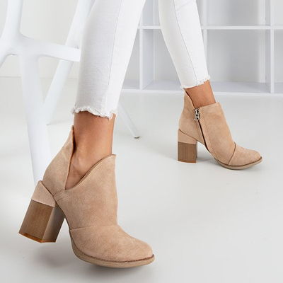 Beige women's boots on a post with cutouts Cintura - Footwear