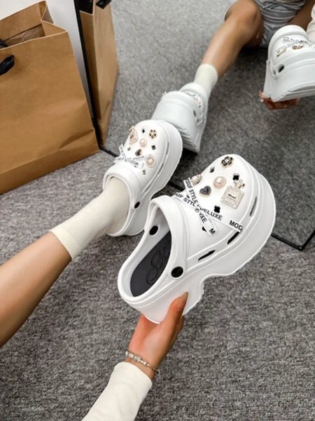 Royalfashion Sieviešu gumijas flip-flopi ar rotājumiem Dellos