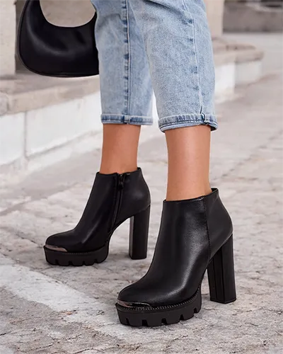 Royalfashion Women's boots on a post Oveneb