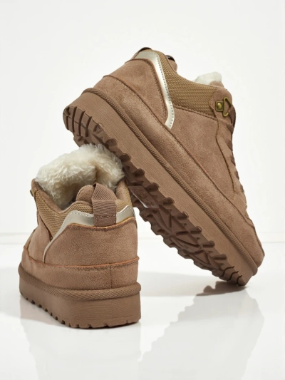 Sneakers for woman wey get fut Faylo