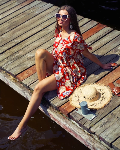 Royalfashion Sarkana sieviešu kleita ar krāsainu ziedu rakstu