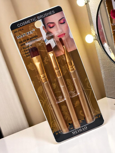 Eye makeup brushes