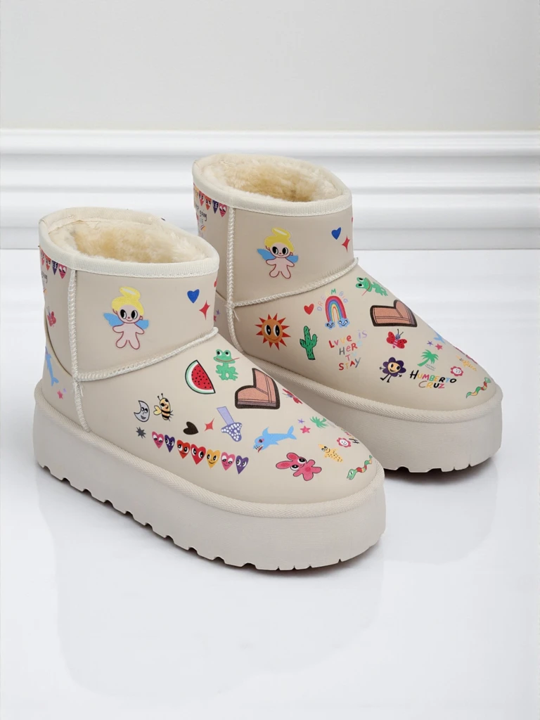 Lemuria Boots - Cream Doodle Snow Boots on a Thick Sole Furrini