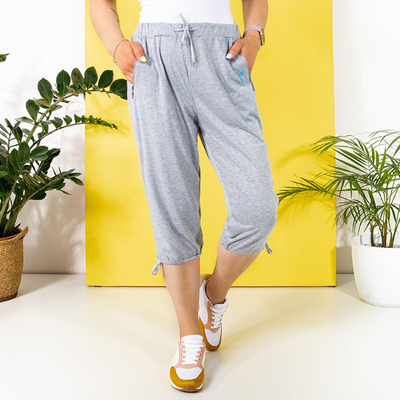 Pelēki sieviešu šorti 3/4 PLUS SIZE - Apģērbs