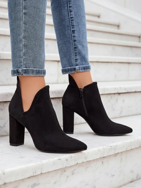 Black boots with cut from Alania - Footwear