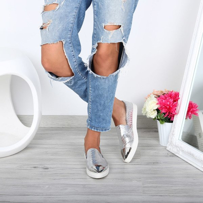 Srebrne slip on z lakierowanym noskiem - Obuwie