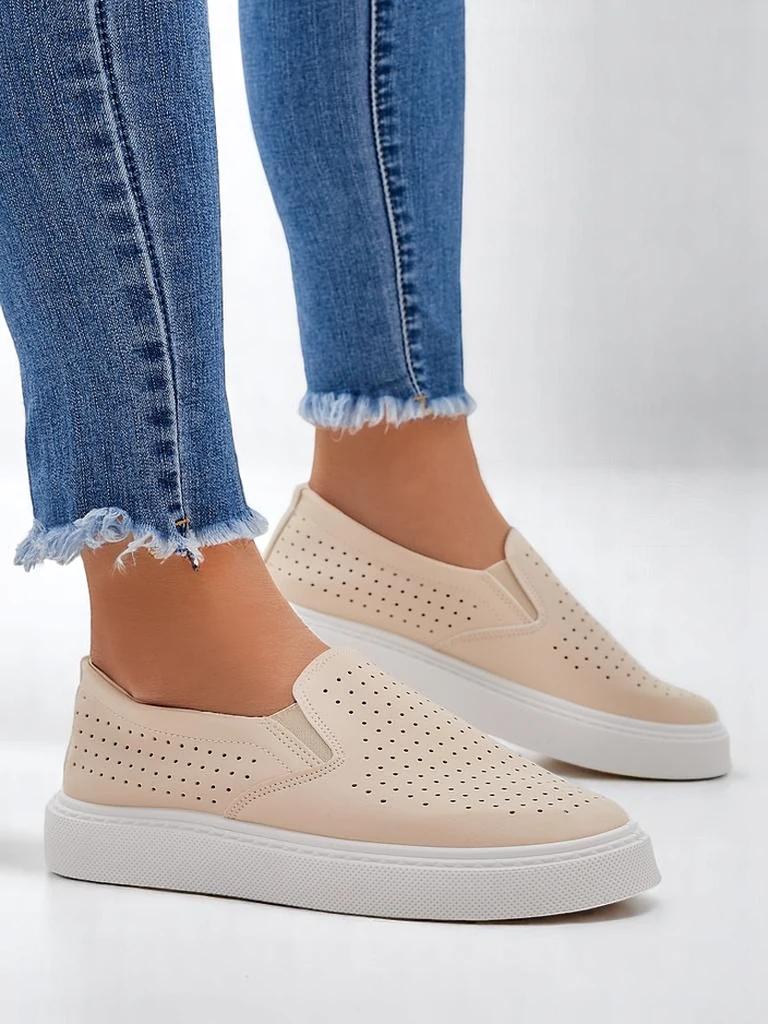 Royalfashion Женские перфорированные слипоны Emillia