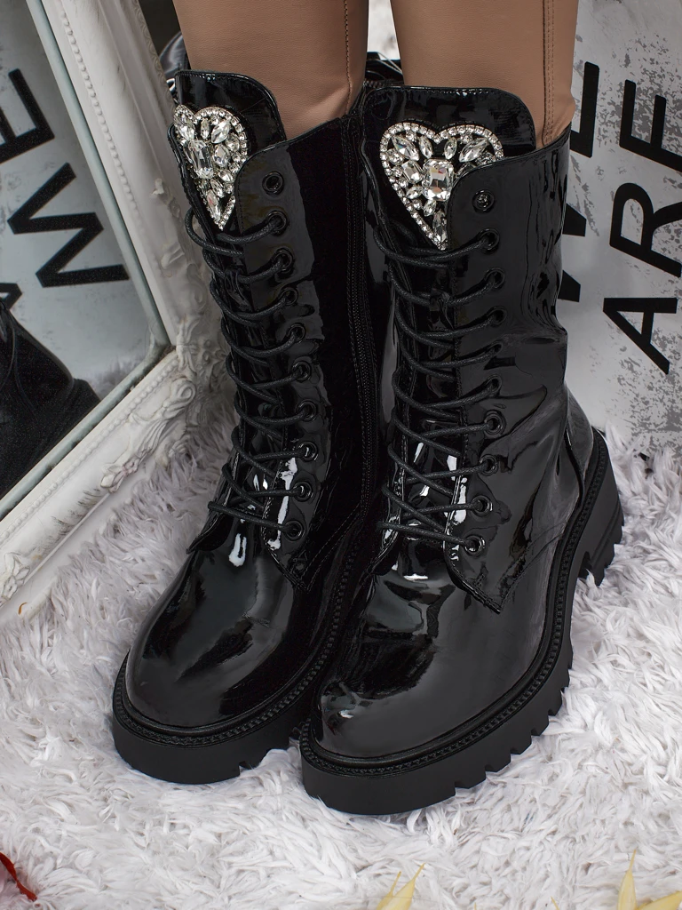 Lakierowane sznurowane botki damskie Emelune