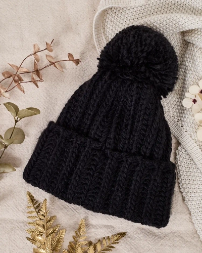 Royalfashion Sieviešu cepure ar pompom