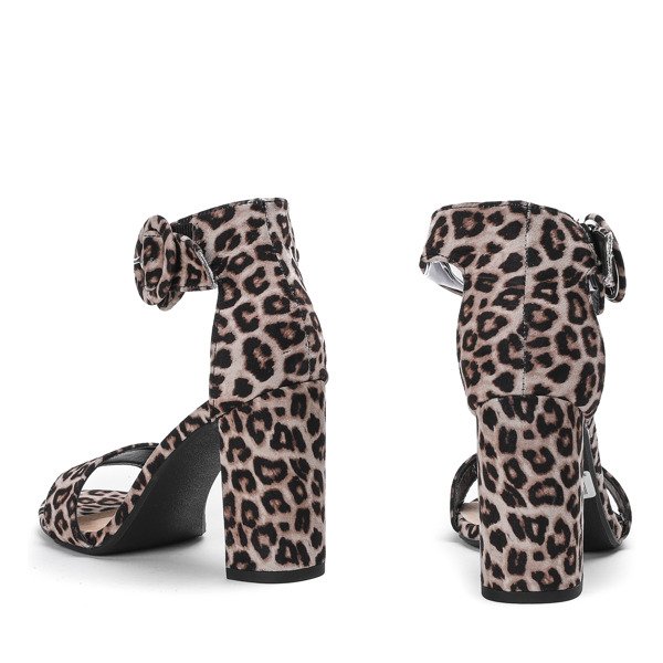 Sandały w panterkę na wyższym słupku Cocelle - Obuwie