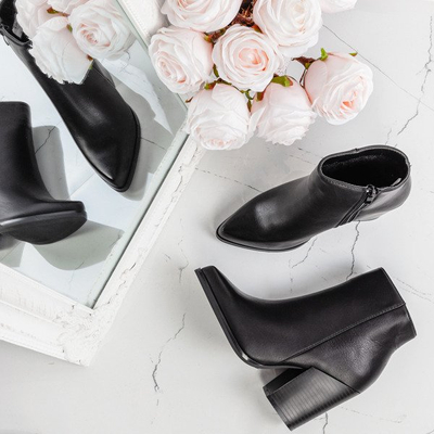 Black ankle boots on the post Shani - Shoes