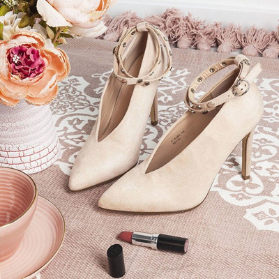 Beige pumps on a heel Malpas - Footwear