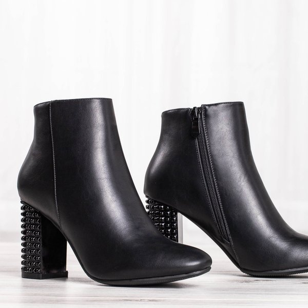 Black boots on a higher post with studs Tevassa - Footwear
