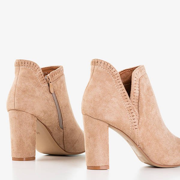 Light brown women's boots with a cut-out Carmelite - Footwear